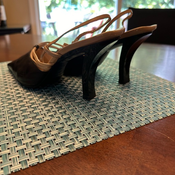 **Gorgeous Chanel Two-tone Slingback 3.5” Heels, Black and Tan, Size 40 - Picture 3 of 11